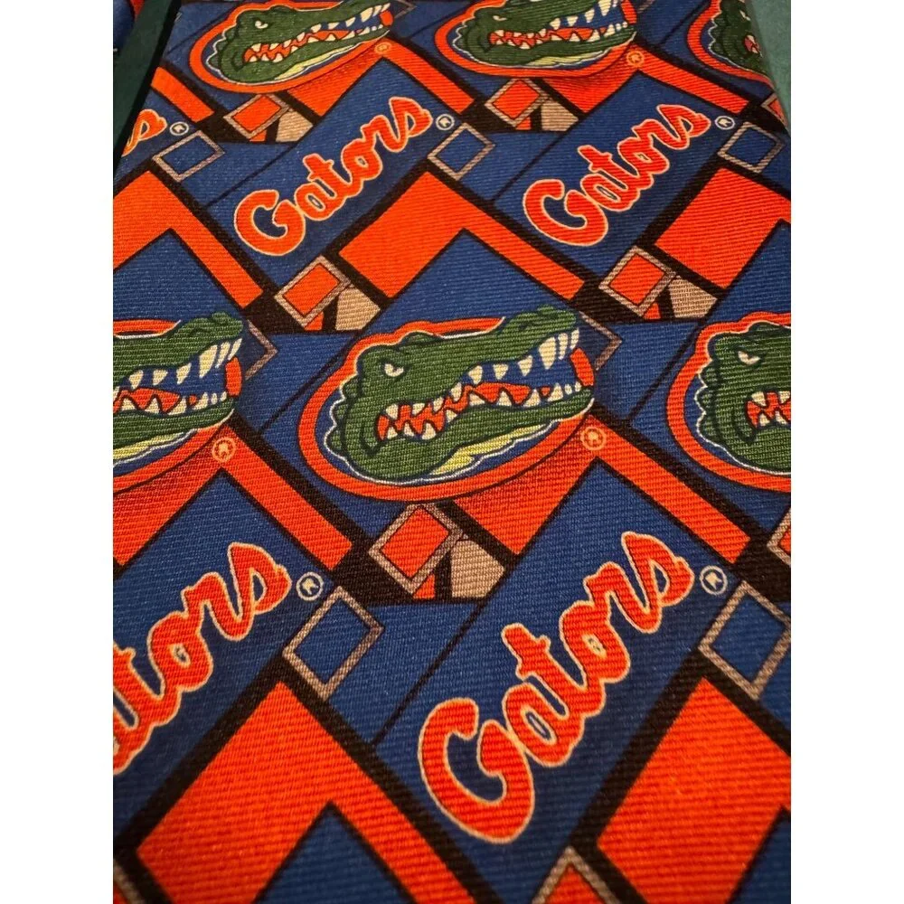 Vintage 90s Larson 100% Silk Florida Gators‎ Tie – Bold Collegiate Allover Print